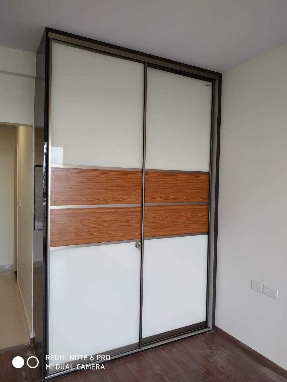 cheapest-low-price-lacquer-glass-wardrobe-designs-in-gurgaon-gurugram-best-lacquer-glass-dealers-manufacturers-in-gurgaon-india